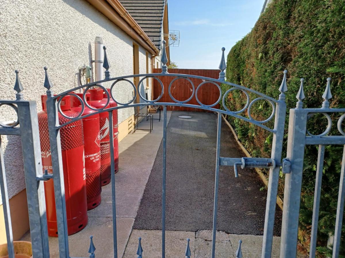 Dunroaming Cottage Pendine Exterior photo